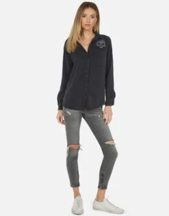 Sloane Nailhead Skull 13 Sloane Nailhead Skull -Sweater Store 1221 LTW 23685 ONYX 01