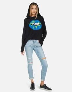 Namiko World Peace Lips 20 Namiko World Peace Lips -Sweater Store 1339 CSM 14022 BLK 09