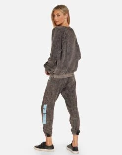 Anela ACDC 1978 Tour 7 Anela ACDC 1978 Tour -Sweater Store 1377 FTL 14434 BKMN 05