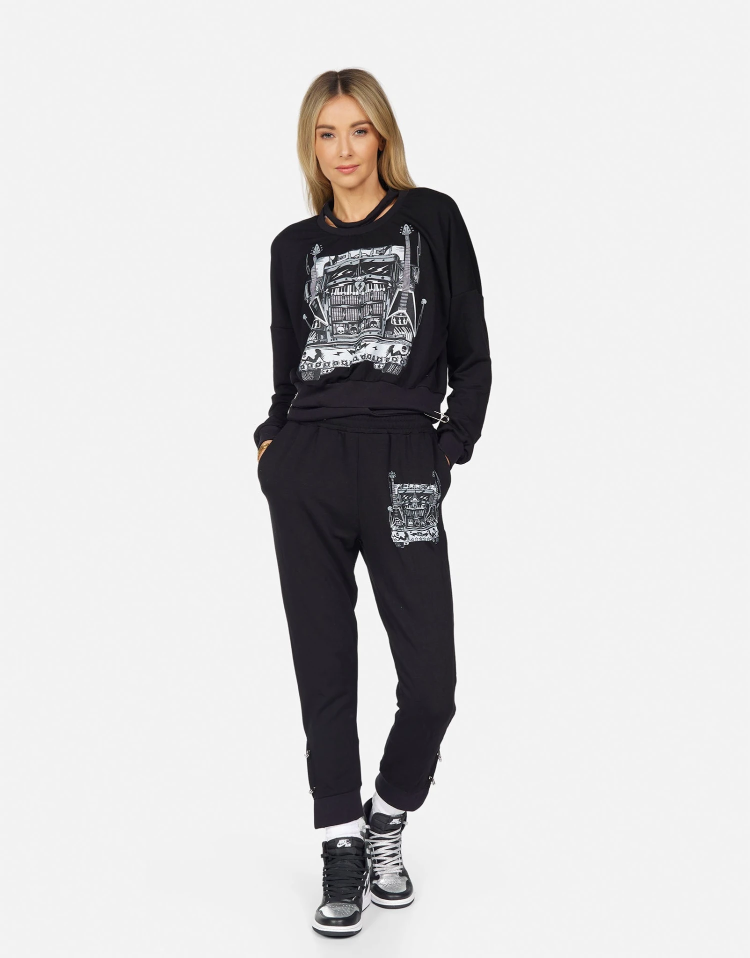 Mae Rock Truck 4 Mae Rock Truck - Image 2