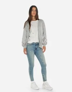 Jamila Butterfly Lip 12 Jamila Butterfly Lip -Sweater Store 1533 HRP 24815 HEG 04