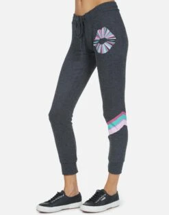 Kizzy Rainbow Ray Lip -Sweater Store 4056 HAC 13667 HEB 06