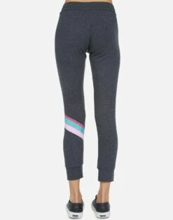 Kizzy Rainbow Ray Lip -Sweater Store 4056 HAC 13667 HEB 08