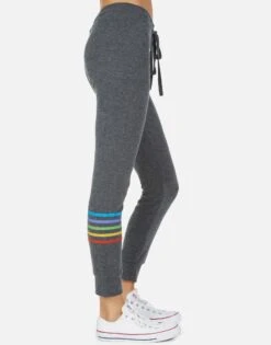 Kizzy Bone Diamond -Sweater Store 4056 HAC 13926 HEB 04