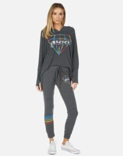 Kizzy Bone Diamond -Sweater Store 4056 HAC 13926 HEB 06