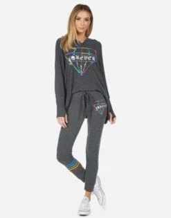 Kizzy Bone Diamond -Sweater Store 4056 HAC 13926 HEB 07