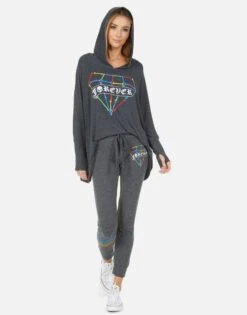 Kizzy Bone Diamond -Sweater Store 4056 HAC 13926 HEB 08