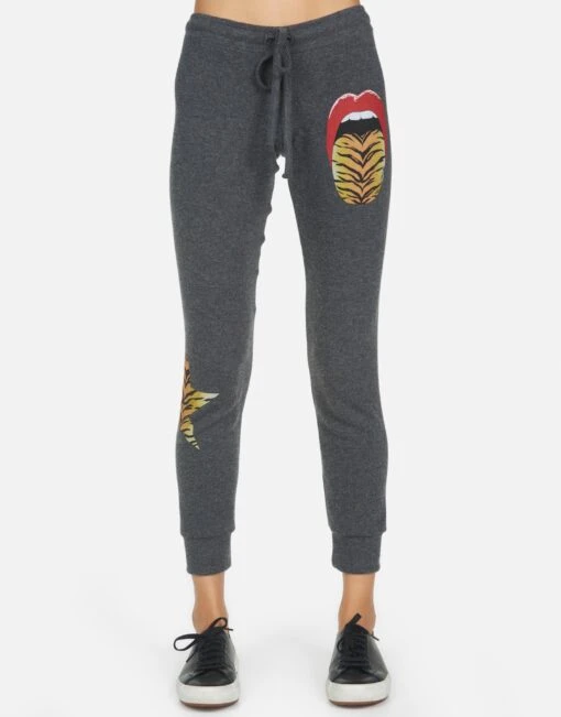 Kizzy Tiger Tongue -Sweater Store 4056 HAC 14109 HEB 01