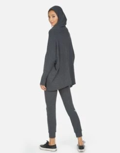 Kizzy Tiger Tongue -Sweater Store 4056 HAC 14109 HEB 02