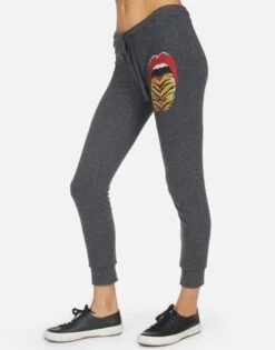 Kizzy Tiger Tongue -Sweater Store 4056 HAC 14109 HEB 03