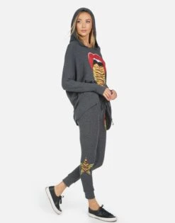 Kizzy Tiger Tongue -Sweater Store 4056 HAC 14109 HEB 04