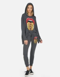 Kizzy Tiger Tongue -Sweater Store 4056 HAC 14109 HEB 07