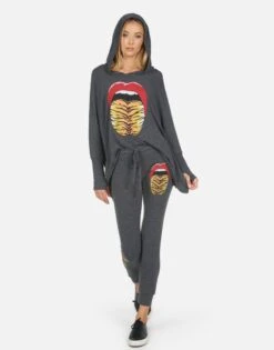 Kizzy Tiger Tongue -Sweater Store 4056 HAC 14109 HEB 09