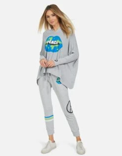 Kizzy World Peace Lips -Sweater Store 4056 HAC 34024 HEG 02