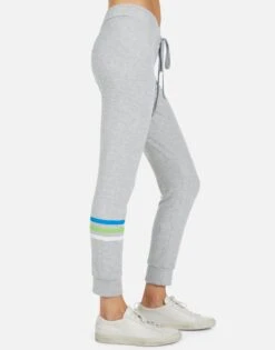 Kizzy World Peace Lips -Sweater Store 4056 HAC 34024 HEG 05